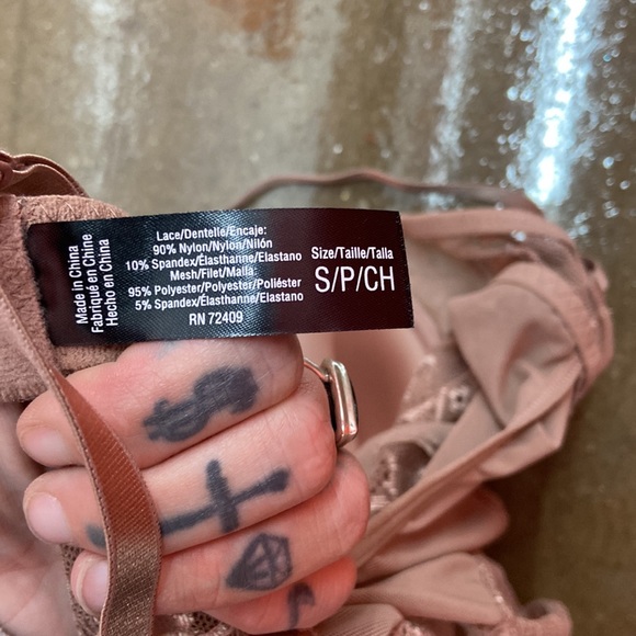 NWOT NUDE COLOR SZ SMALL THONG LACE LINGERIE BODY SUIT WITH BUILT IN PUSH UP BRA - Picture 4 of 4